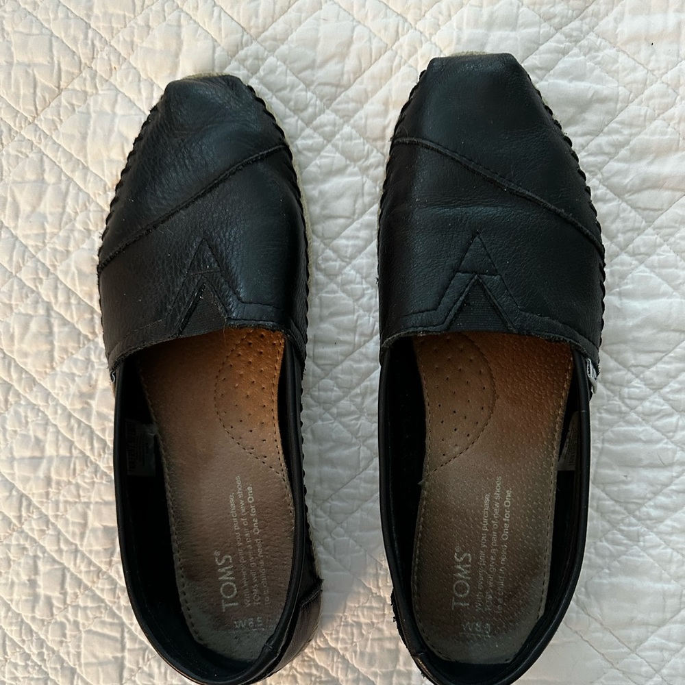 Tom’s leather flats in Black